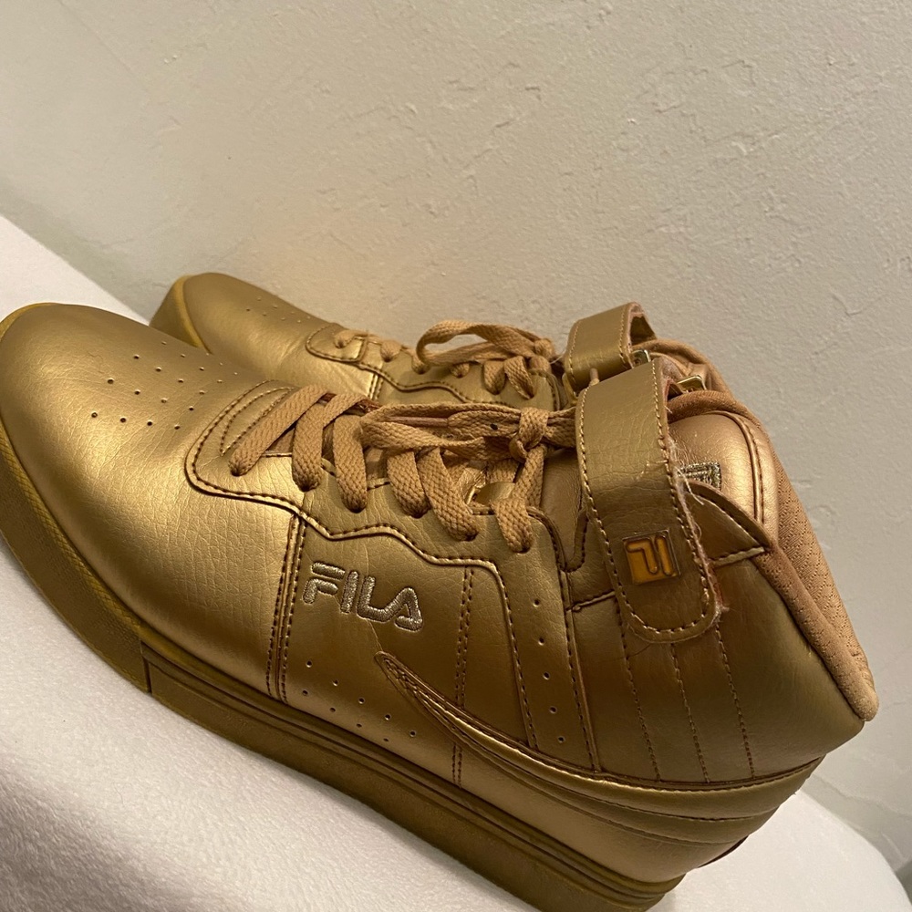 Unisex gold high top Fila sneakers - Picture 4 of 11